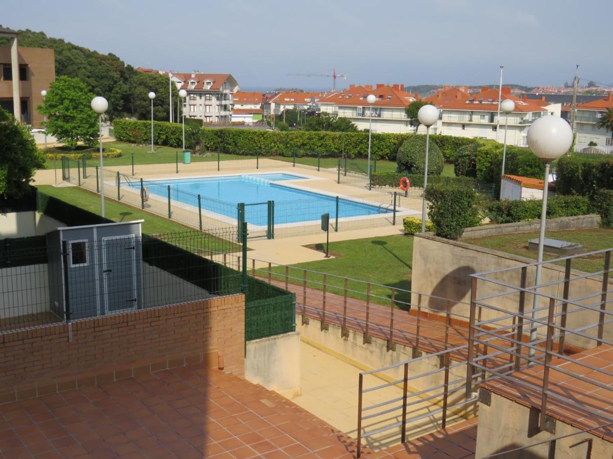 Isla Luna. Exterior photo